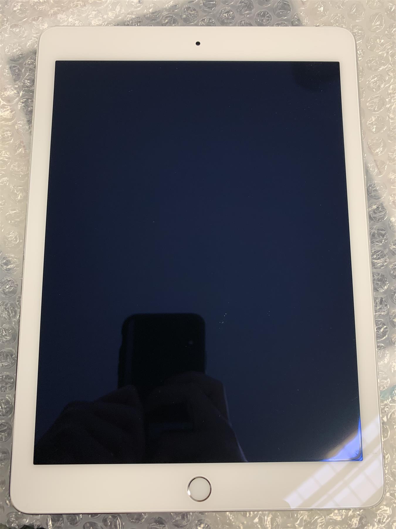 Apple iPad Air 2 64GB WiFi 4G Silver Unlocked - Used