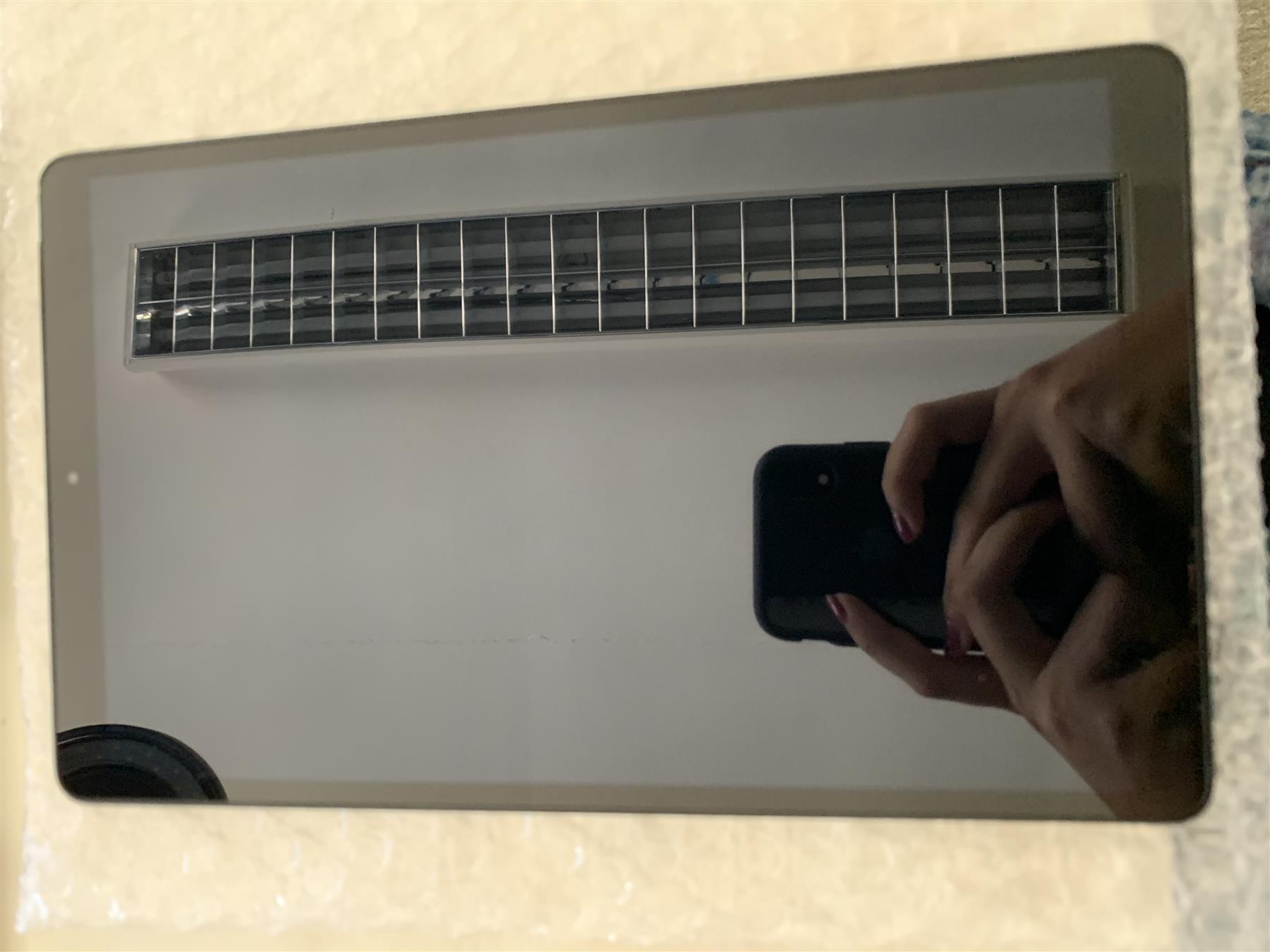 Samsung Galaxy Tab A 10.1 2019 32GB WiFi LTE Black - Used