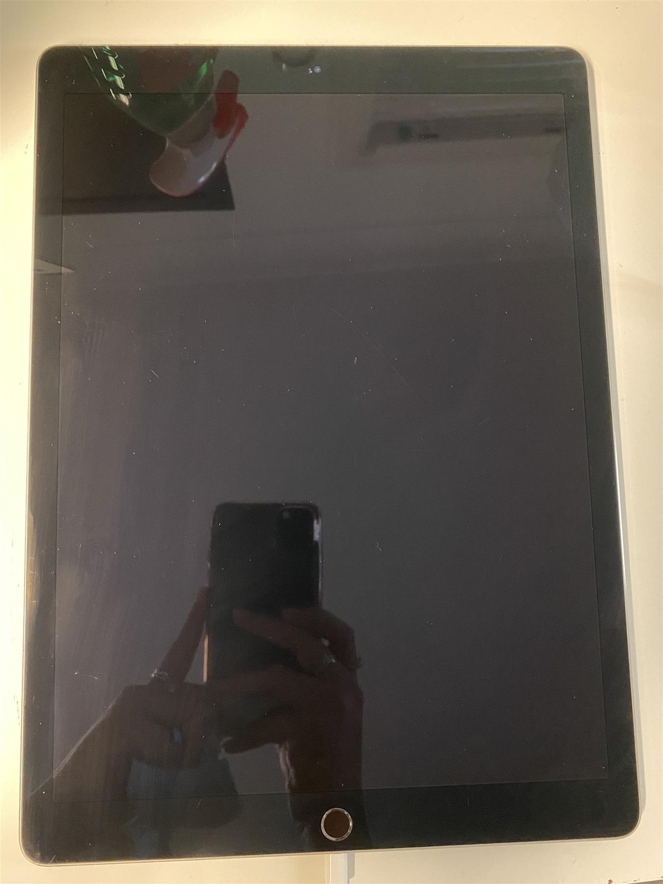 Apple iPad Pro 12.9 2nd Gen 64GB  WiFi + Cellular Space Grey - Used