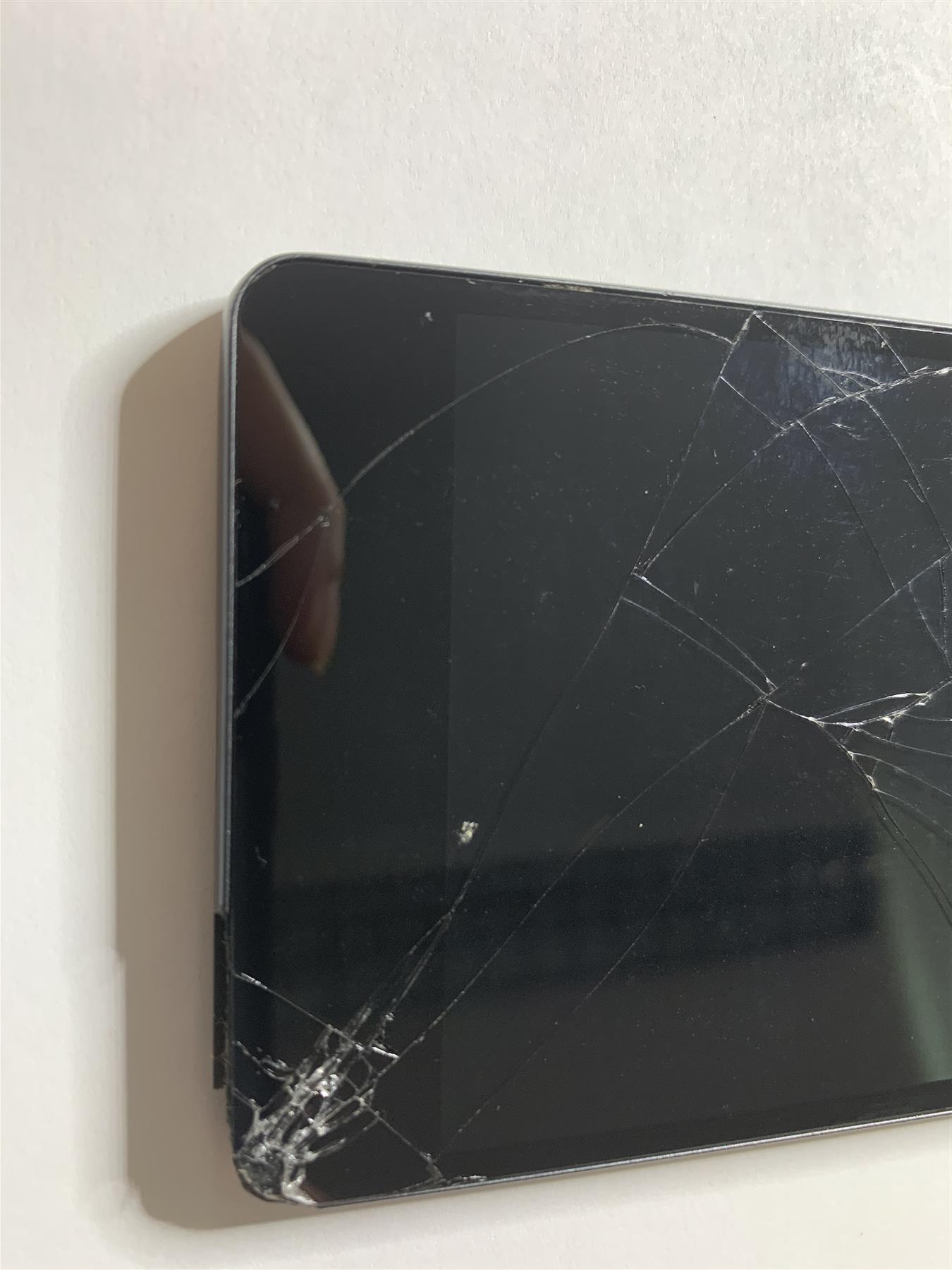 Sony Xperia E5 16GB Graphite Black -used