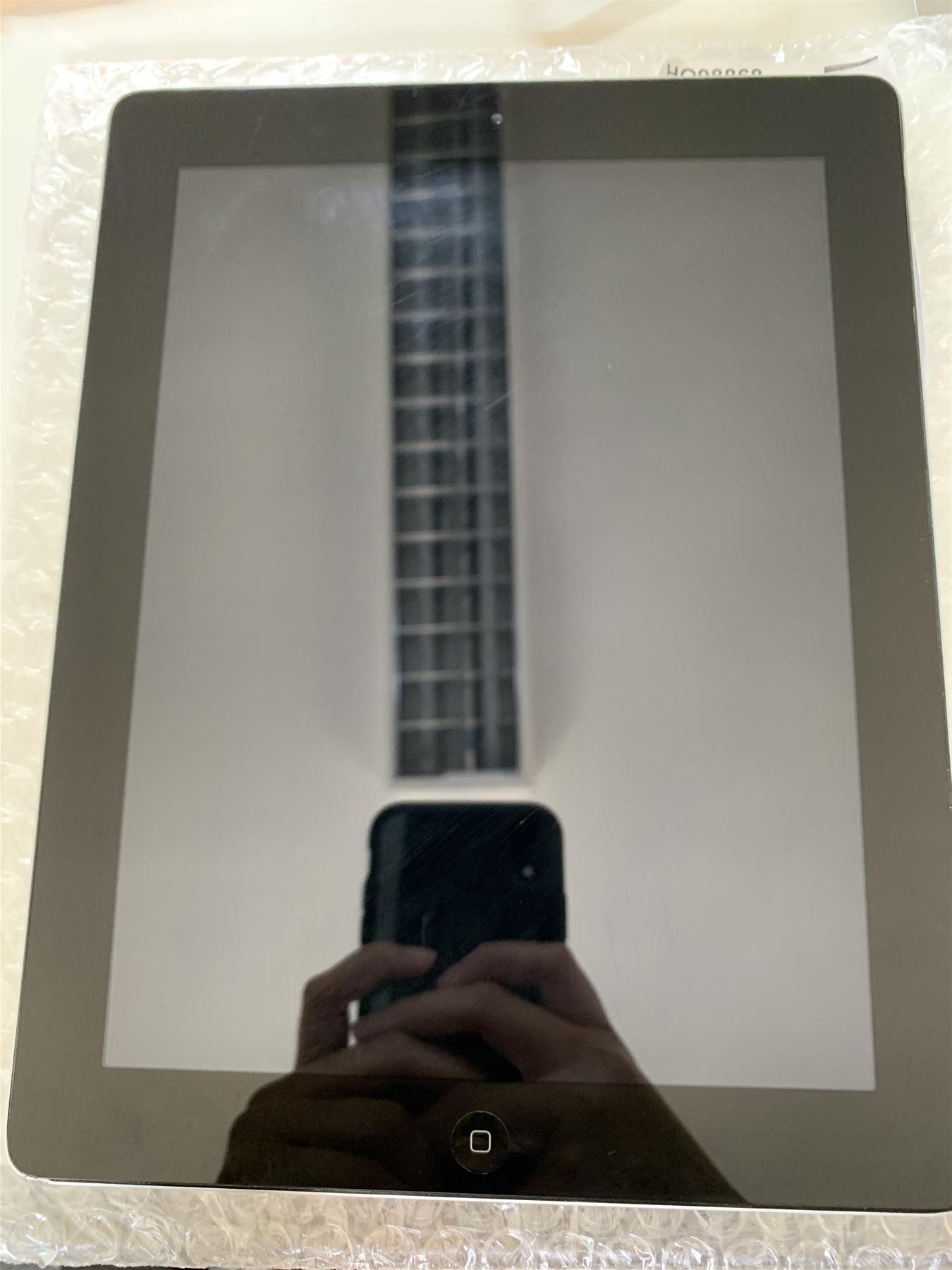 Apple iPad 2nd Gen 16GB WiFi Black Used