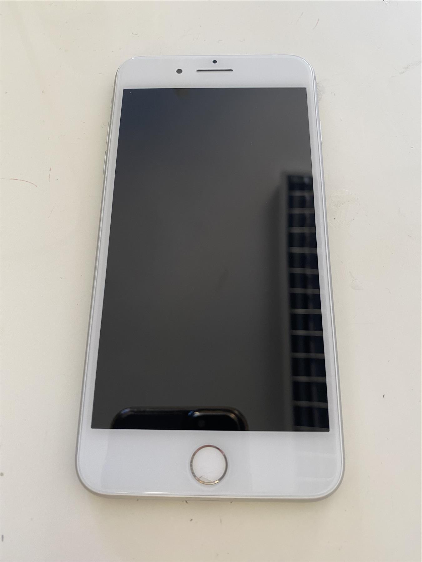 Apple iPhone 8 Plus 64GB Silver Unlocked - Used