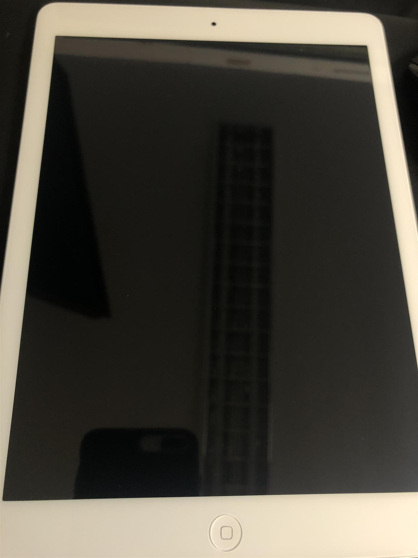 Apple iPad Air 16GB WiFi Silver - Used