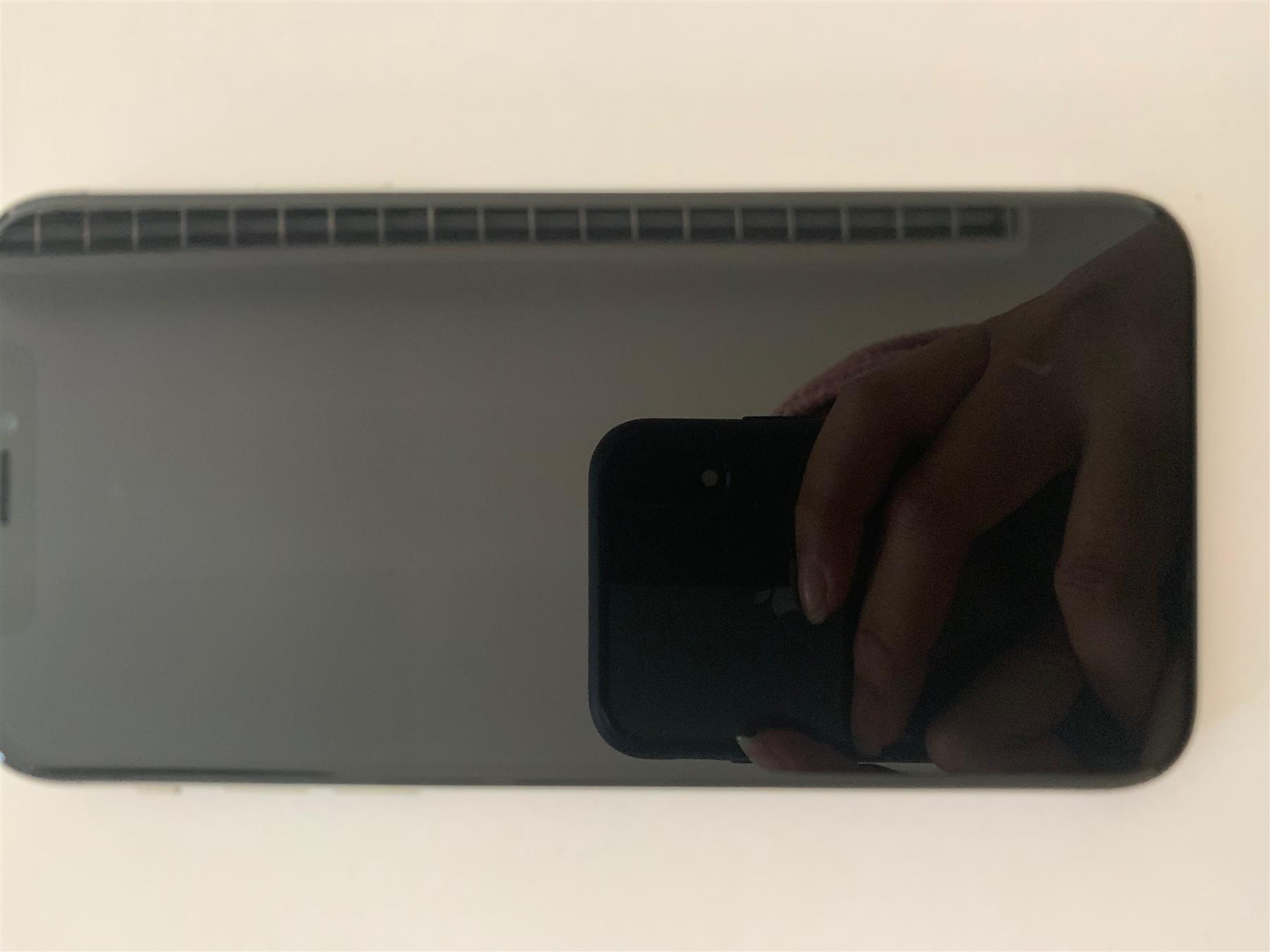 Apple iPhone X 256GB Silver Unlocked - Used