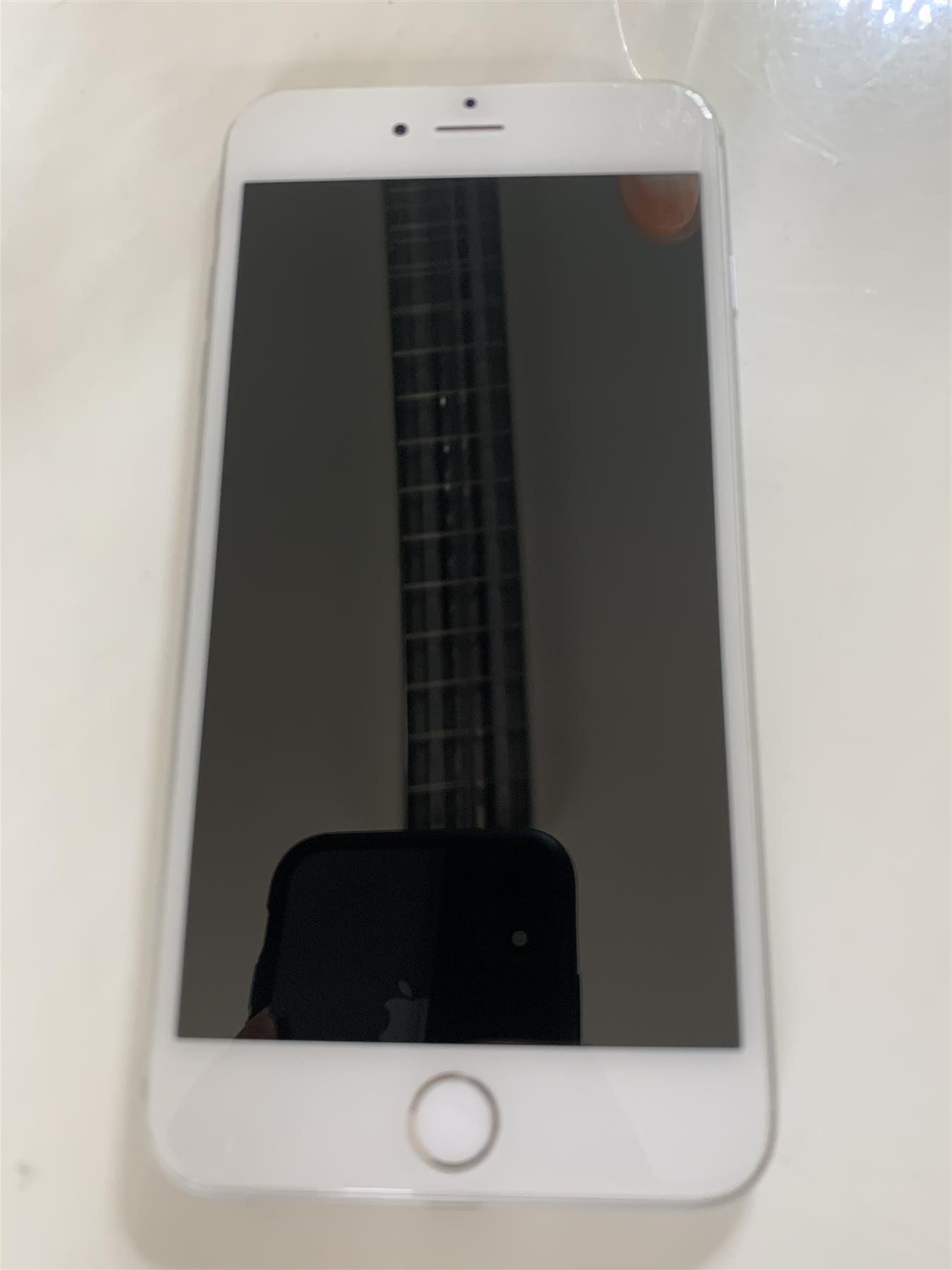 Apple iPhone 6 Plus 64GB Silver - Used