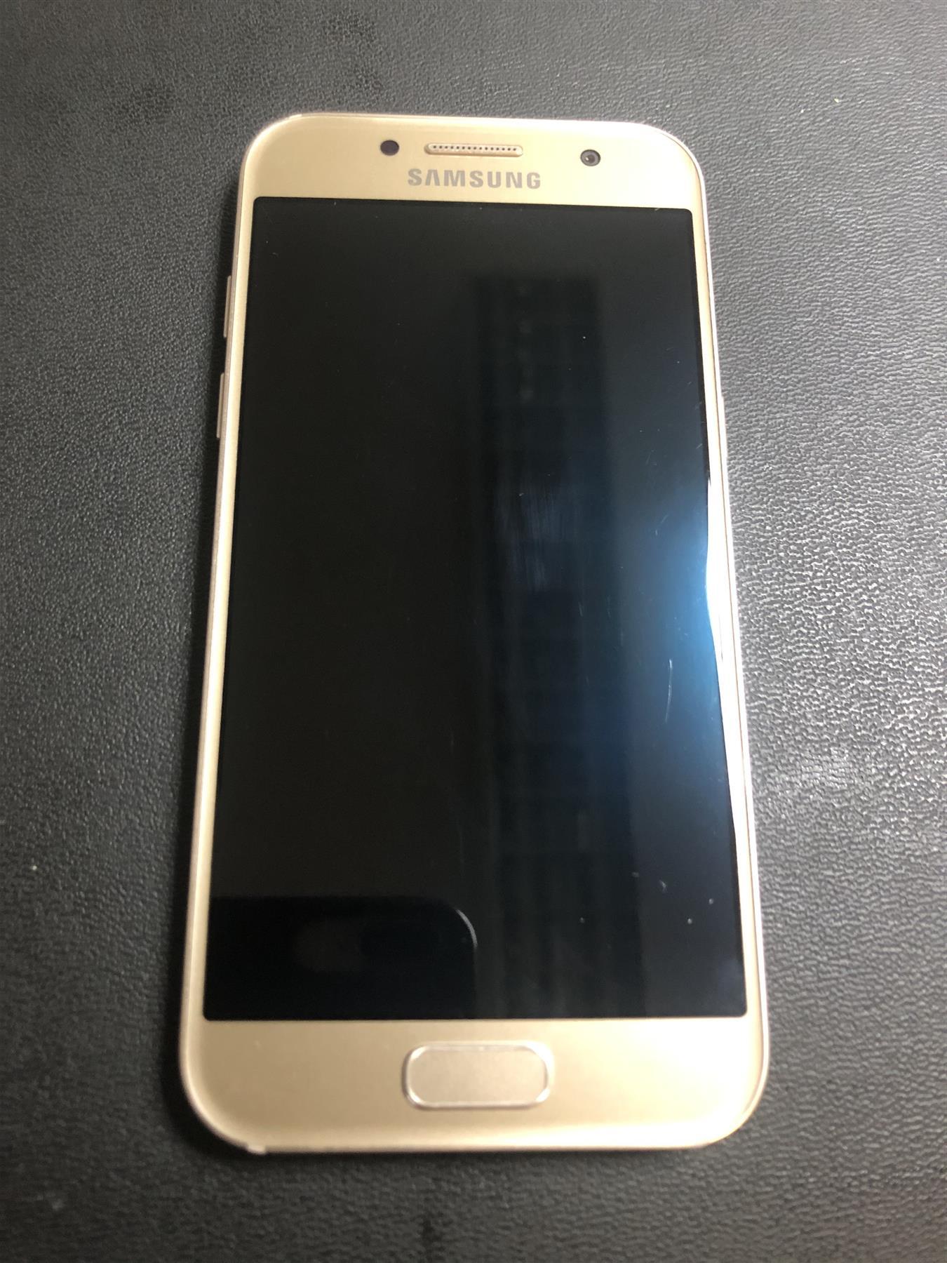 Samsung Galaxy A3 (2017) 16GB Gold Unlocked - Used