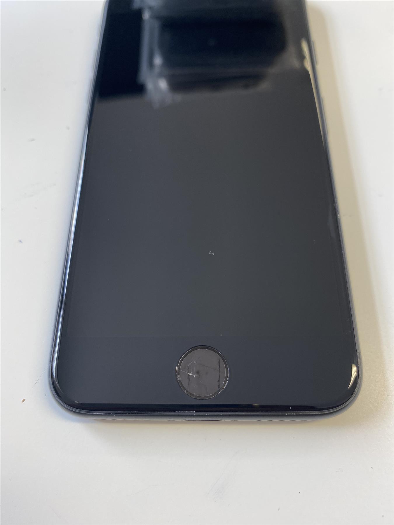 Apple iPhone 7 32GB Matte Black (Unlocked) - Used
