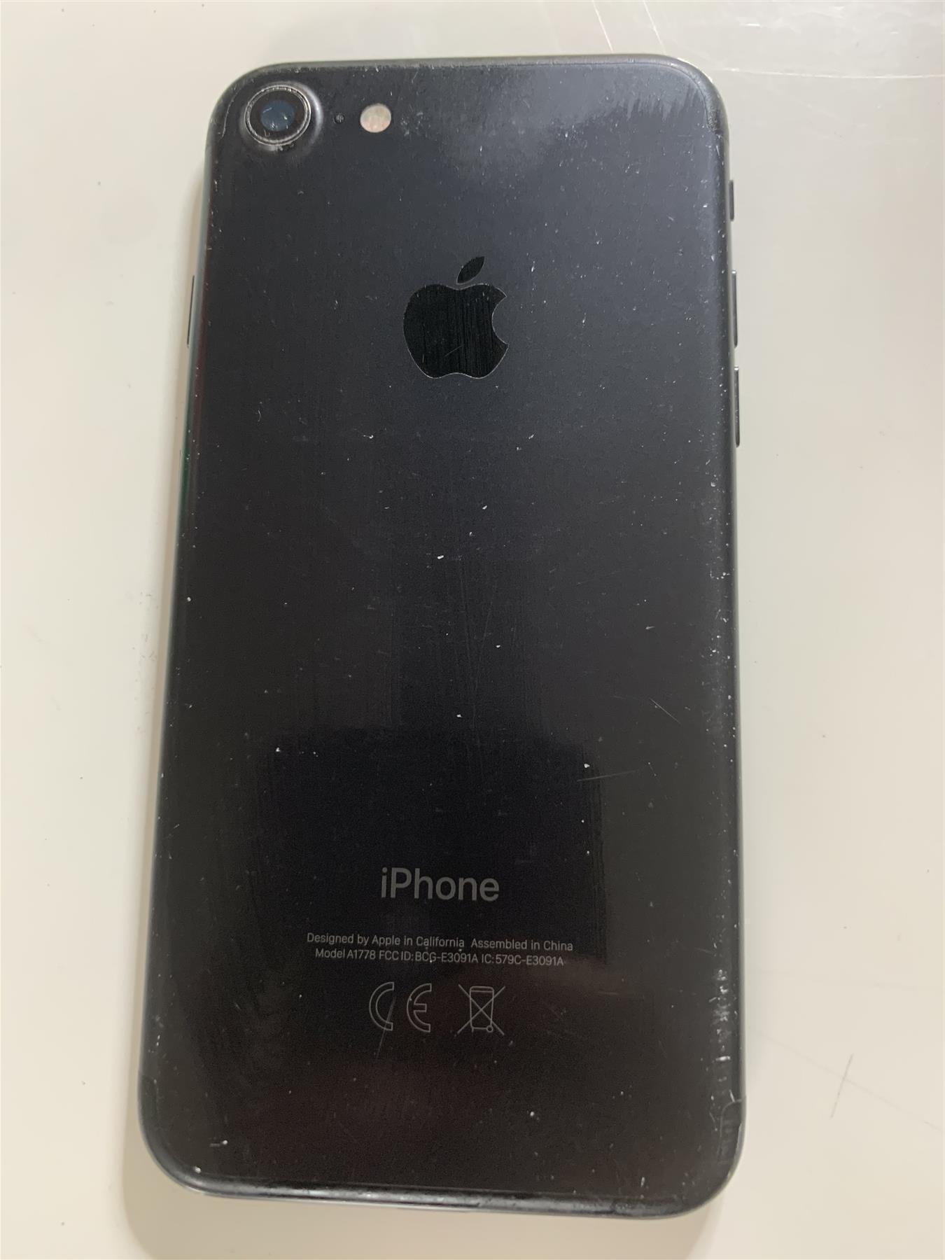 Apple iPhone 7 32GB Matte Black (Unlocked) - Used