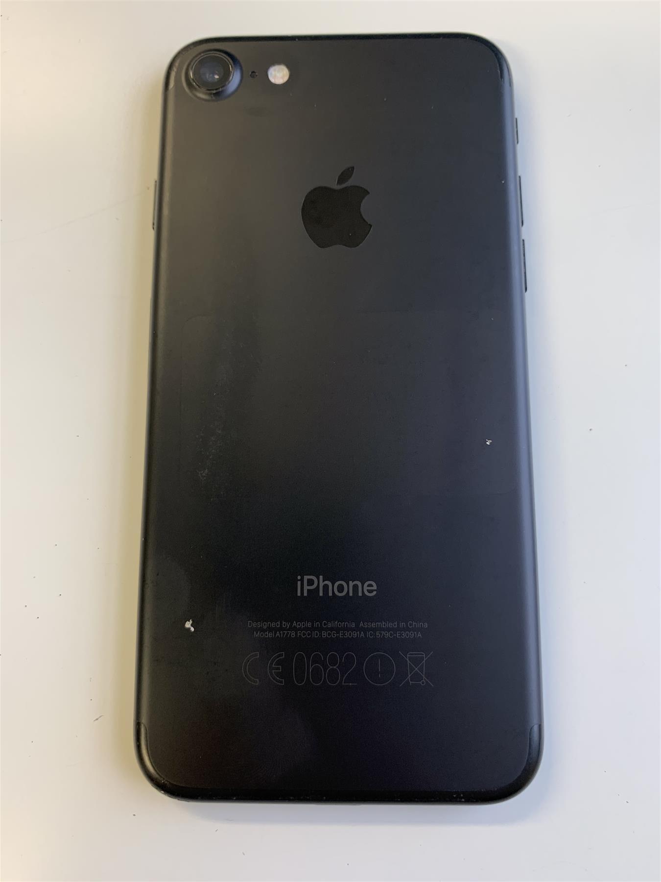 Apple iPhone 7 32GB Matte Black (Unlocked) - Used