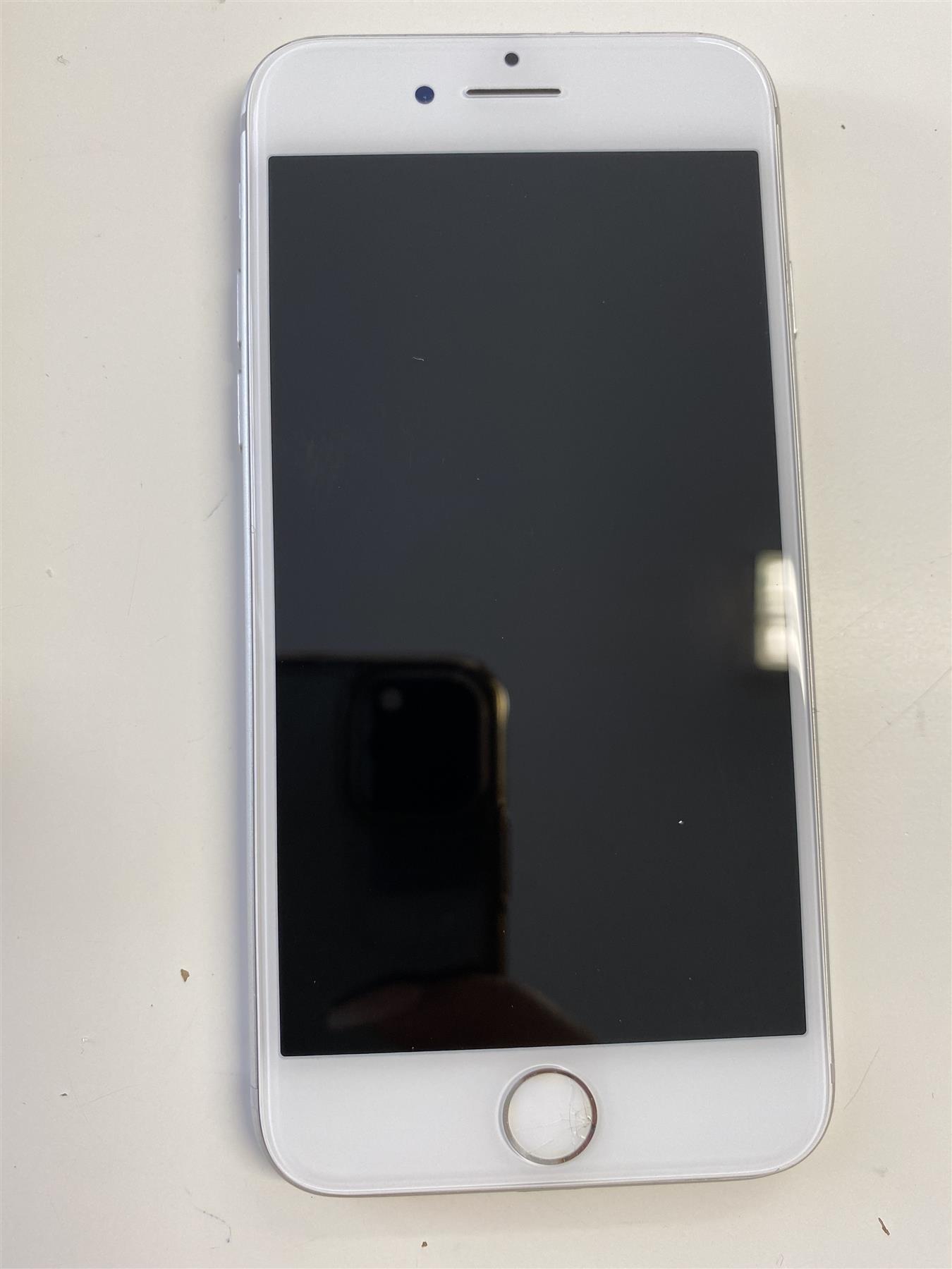 Apple iPhone 7 32GB Silver Unlocked - Used